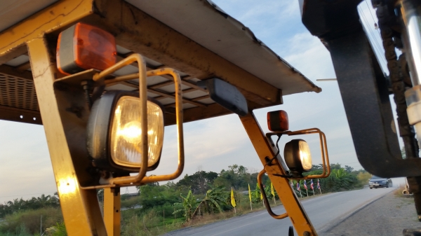 ขายด่วนรถยกKOMATSU FG20-10ยก2.0ตันเสาสูง3เมตรรถนอกนำเข้ายังไม่เคยใช้งานในเมืองไทยเลย=รุ่นใหม่ขายถูกๆๆ