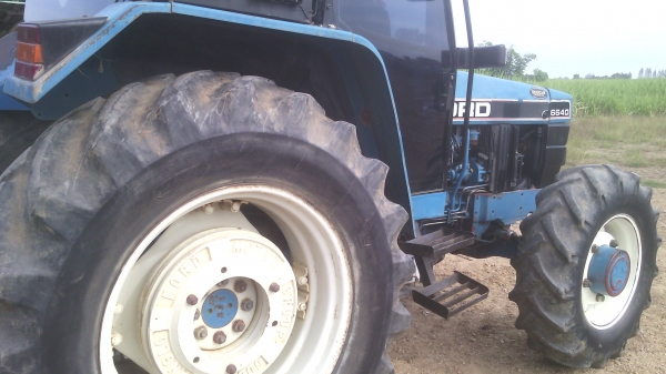 ขายรถไถFORD  NEWHOLLAND  รุ่น6640   คาลาโล่ เอกสารใบอินวอย