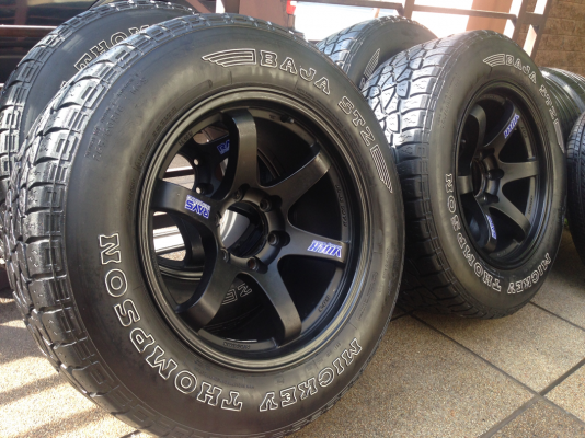 ล้อTE37 ขอบ18 พร้อมยาง Mickey thompson 265 60 18 กลางปี12 ดอกเต็ม ราคาไม่แพง
