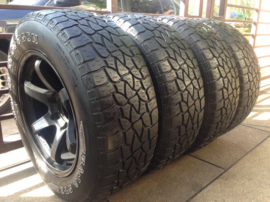 ล้อTE37 ขอบ18 พร้อมยาง Mickey thompson 265 60 18 กลางปี12 ดอกเต็ม ราคาไม่แพง