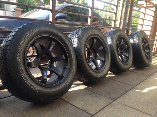 ล้อTE37 ขอบ18 พร้อมยาง Mickey thompson 265 60 18 กลางปี12 ดอกเต็ม ราคาไม่แพง