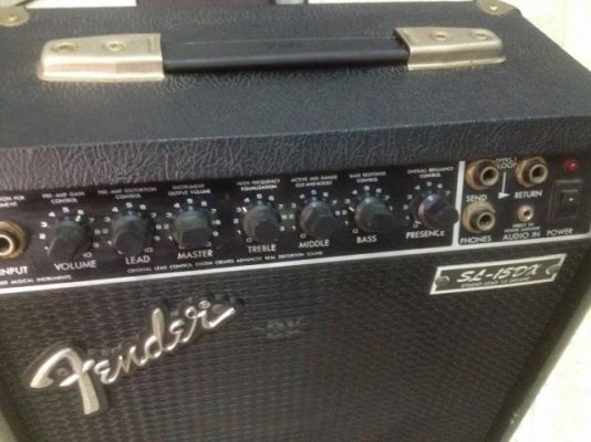 ตู้กีตาร์ FENDER SL 15DX เก่าญี่ปุ่นสภาพสวยใช้ไฟ100v
