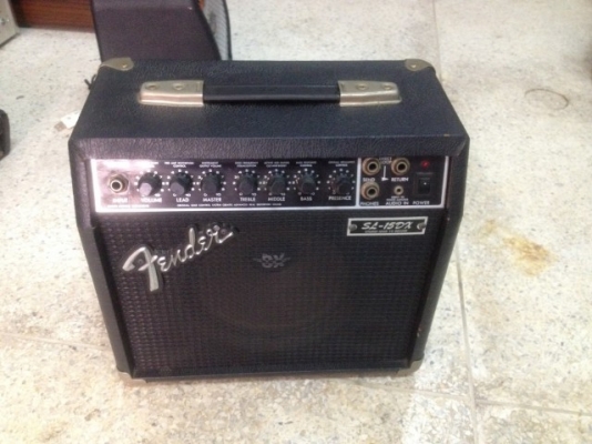 ตู้กีตาร์ FENDER SL 15DX เก่าญี่ปุ่นสภาพสวยใช้ไฟ100v