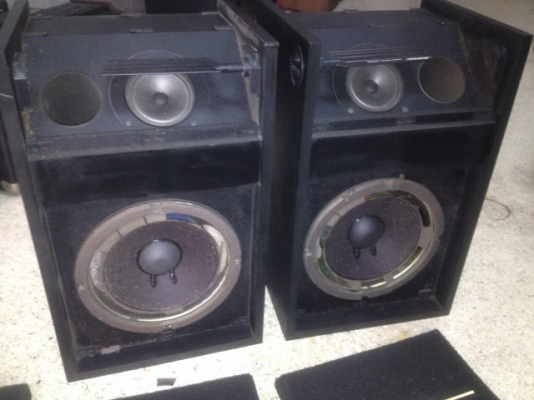 BOSE 301 เเท้ๆ ของมาจากญี่ปุ่นเดิมๆขอบขาดต้องเปลี่ยนสภาพตามรูปครับ