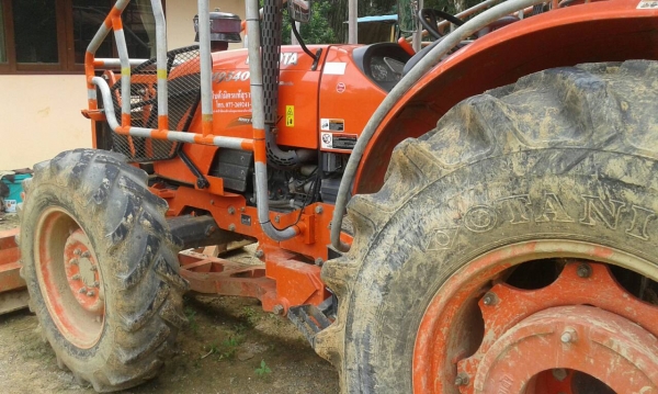 รถไถ KUBOTA M9540  2 เพลา.  ( รถสวย มากๆ. )  ,  ( รถทำงาน 1,xxx ชม. )   สนใจติดต่อ  081 - 6079515