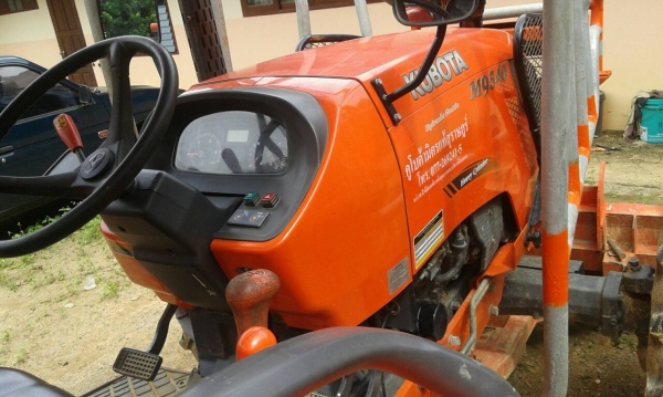 รถไถ KUBOTA M9540  2 เพลา.  ( รถสวย มากๆ. )  ,  ( รถทำงาน 1,xxx ชม. )   สนใจติดต่อ  081 - 6079515