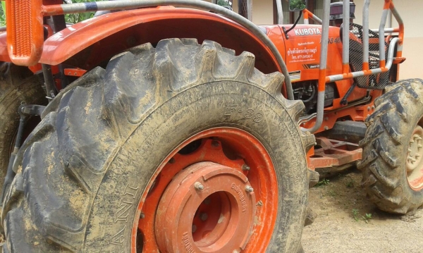รถไถ KUBOTA M9540  2 เพลา.  ( รถสวย มากๆ. )  ,  ( รถทำงาน 1,xxx ชม. )   สนใจติดต่อ  081 - 6079515