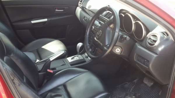 ขายMazda 3 ตัวTOP เครื่อง2.0มี sunroof 249000 โทร0866668500