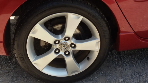 ขายMazda 3 ตัวTOP เครื่อง2.0มี sunroof 249000 โทร0866668500