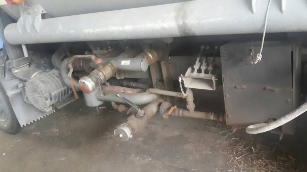 รถอีซูซุ 6 ล้อ ( บรรทุกน้ำมัน ) NPR / 130 แรงม้า. ปี 46.   สนใจติดต่อ  081 - 6079515