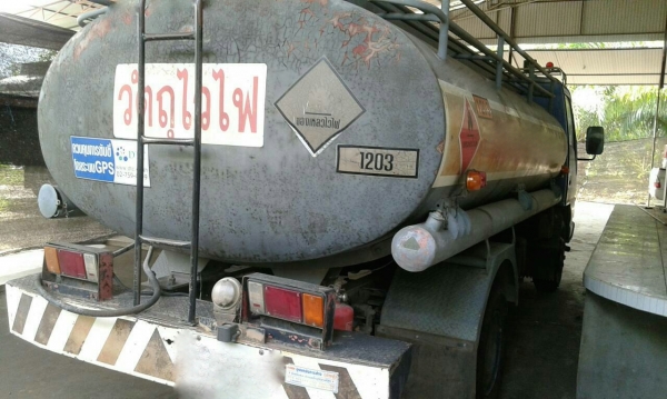 รถอีซูซุ 6 ล้อ ( บรรทุกน้ำมัน ) NPR / 130 แรงม้า. ปี 46.   สนใจติดต่อ  081 - 6079515