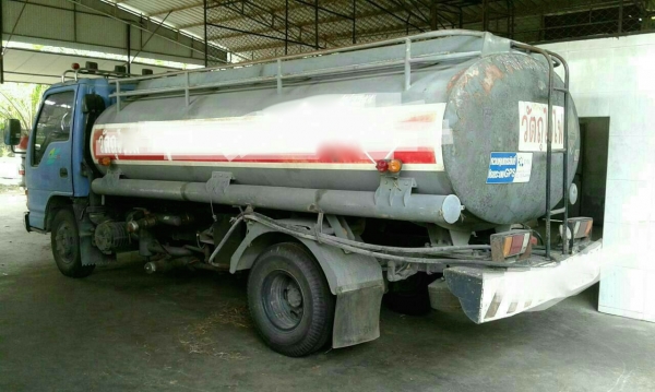 รถอีซูซุ 6 ล้อ ( บรรทุกน้ำมัน ) NPR / 130 แรงม้า. ปี 46.   สนใจติดต่อ  081 - 6079515