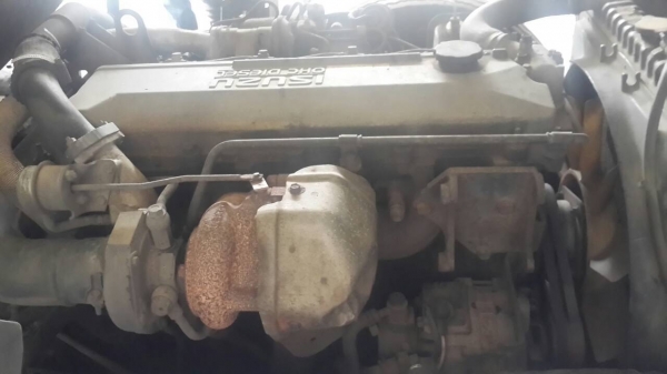 รถอีซูซุ 6 ล้อ ( บรรทุกน้ำมัน ) NPR / 130 แรงม้า. ปี 46.   สนใจติดต่อ  081 - 6079515