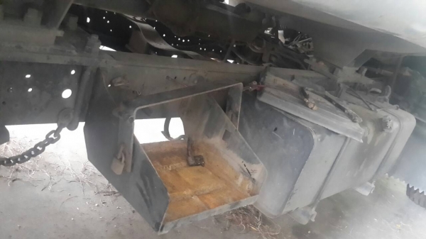 รถอีซูซุ 6 ล้อ ( บรรทุกน้ำมัน ) NPR / 130 แรงม้า. ปี 46.   สนใจติดต่อ  081 - 6079515