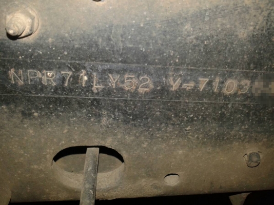 รถอีซูซุ 6 ล้อ ( บรรทุกน้ำมัน ) NPR / 130 แรงม้า. ปี 46.   สนใจติดต่อ  081 - 6079515