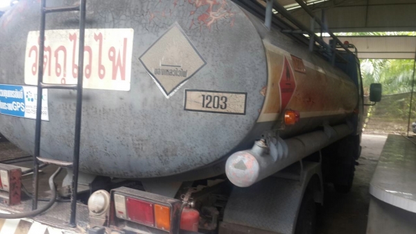 รถอีซูซุ 6 ล้อ ( บรรทุกน้ำมัน ) NPR / 130 แรงม้า. ปี 46.   สนใจติดต่อ  081 - 6079515