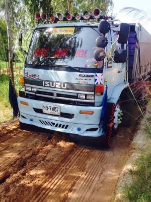 ขาย ISUZU 195  นางฟ้า 22 ล้อดัมพ์ 1,300,000