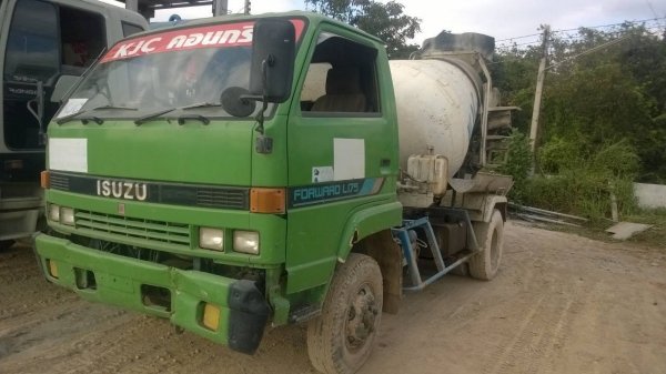 ขายด่วน !!! รถโม่ปูน 2.5 คิวเครื่อง175 รถใช้งานอยู่เอกสารอินวอย ราคา 450000 โทร.093-2155577