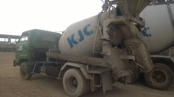 ขายด่วน !!! รถโม่ปูน 2.5 คิวเครื่อง175 รถใช้งานอยู่เอกสารอินวอย ราคา 450000 โทร.093-2155577