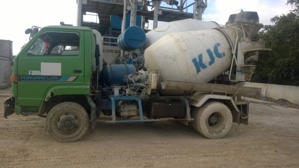 ขายด่วน !!! รถโม่ปูน 2.5 คิวเครื่อง175 รถใช้งานอยู่เอกสารอินวอย ราคา 450000 โทร.093-2155577