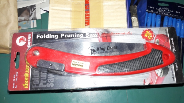 ขายเลื่อยพับได้ ตัดกิ่งไม้ ยี่ห้อKING EAGLE. MADE IN TAIWAN. ขายเลื่อยพับได้ ตัดกิ่งไม้ ยี่ห้อKING EAGLE. MADE IN TAIWAN.