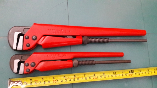 ขายคอม้าทาปาเรียแพ็คคู่12"กับ15"งานเก่าเก็บสิบกว่าปีเหล็กดีMade in India.