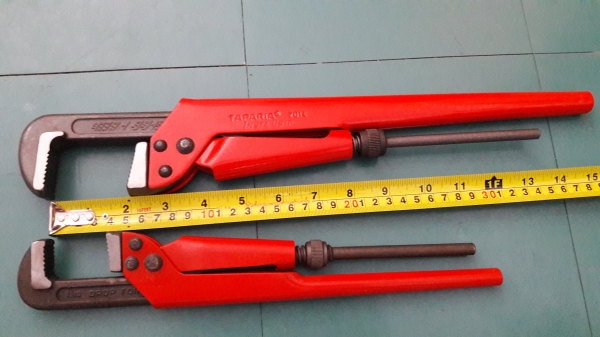 ขายคอม้าทาปาเรียแพ็คคู่12"กับ15"งานเก่าเก็บสิบกว่าปีเหล็กดีMade in India.