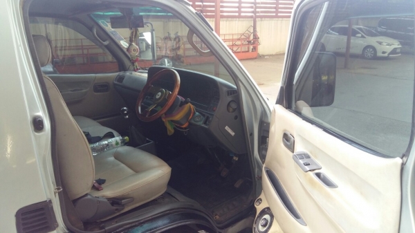 ฝากขายรถตู้โตโยต้าหัวจรวด ปี95 สีเขียวหยก
เครื่องเดิมดีเซล 2500 รหัส2L เกียร์ธรรมดา