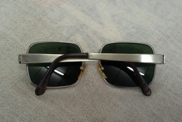 แว่นตาเยอรมันวินเทจยุค '70  เท่มาก!  ไม่เหมือนใคร!  MOLLER GERMANY  บิ๊กไซซ์!