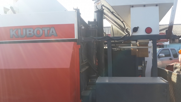 ขายรถเกี่ยวข้าว คูโบต้า รุ่น DC 60  ปี 2553  สภาพดี