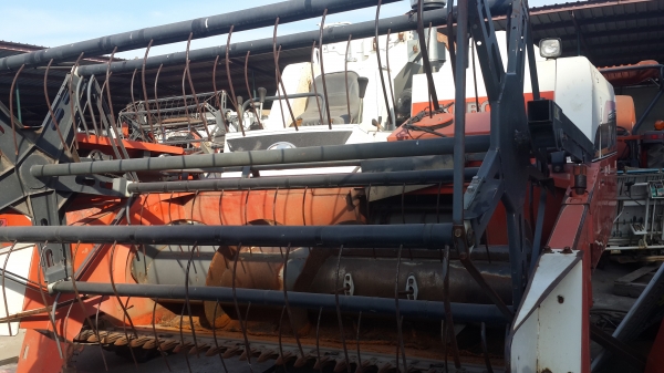 ขายรถเกี่ยวข้าว คูโบต้า รุ่น DC 60  ปี 2553  สภาพดี