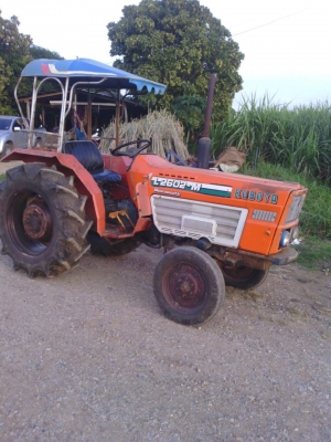 2602 Kobota เพลาเดียว มีแต่ตัว เครื่องดี สภาพสวย พร้อมใช้งาน สนใจติดต่อ สีนวน โทร 089-9638932