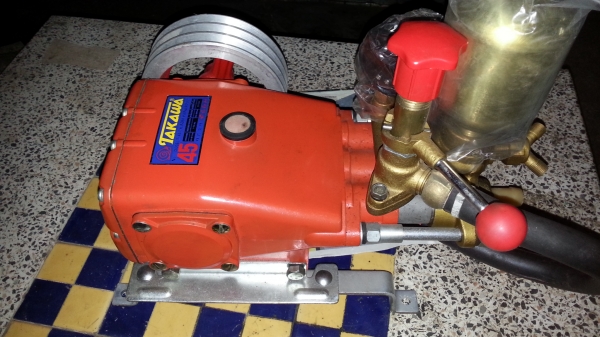 ขายปั้มอัดฉีด takawa ของใหม่ 4,800 ใช้ได้กับมอเตอร์ 2แรง และ3แรง