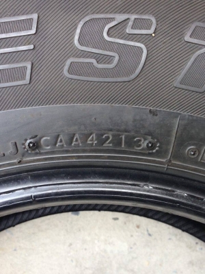ยาง Bridgstone 265-70-16 ปี 13 ครบชุด 4 เส้น 4000  สภาพสวยๆไม่มีปะไม่บวมดอกยางเหลือเยอะวิ่งใด้อีกนาน
