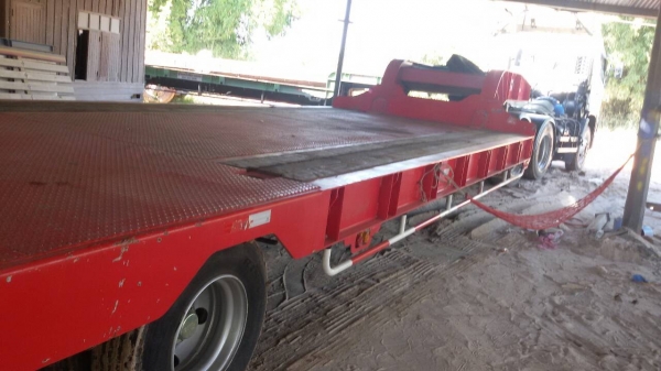 ต้องการขายหางโลเบด 3 เพลา ก. 3ม x ย. 11.5ม x ส .95ม สะพานไฮโดรลิค พร้อมยางและกะทะ (ยางเรเดียล ขอบ 17.5 ) หางจดทะเบียนแล้ว ขายราคา 1,000,000 บ. สนใจติดต่อ 081-9176906 k.ปิ่น