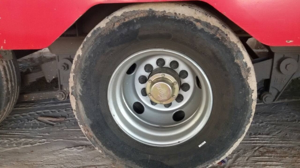 ต้องการขายหางโลเบด 3 เพลา ก. 3ม x ย. 11.5ม x ส .95ม สะพานไฮโดรลิค พร้อมยางและกะทะ (ยางเรเดียล ขอบ 17.5 ) หางจดทะเบียนแล้ว ขายราคา 1,000,000 บ. สนใจติดต่อ 081-9176906 k.ปิ่น