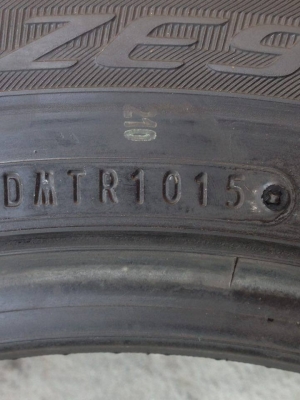 ยาง FALKEN 185-60-15 ปี 15 ครบชุด 4 เส้น 4000  สภาพสวยๆถอดป้ายแดงไม่มีปะไม่บวม ดอกยางเหลือเยอะวิ่งใช้งานใด้อีกนานค่ะ