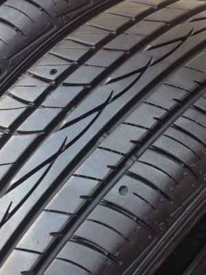 ยาง FALKEN 185-60-15 ปี 15 ครบชุด 4 เส้น 4000  สภาพสวยๆถอดป้ายแดงไม่มีปะไม่บวม ดอกยางเหลือเยอะวิ่งใช้งานใด้อีกนานค่ะ