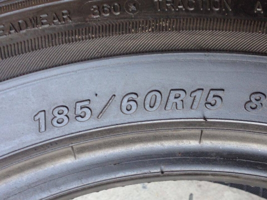 ยาง FALKEN 185-60-15 ปี 15 ครบชุด 4 เส้น 4000  สภาพสวยๆถอดป้ายแดงไม่มีปะไม่บวม ดอกยางเหลือเยอะวิ่งใช้งานใด้อีกนานค่ะ