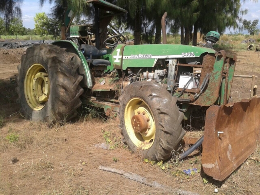ขาย รถไถ 2 เพลา JOHN DEERE 5403 เอกสารเล่มทะเบียนพร้อม อุปกรณ์มีแต่ผานดันหน้า