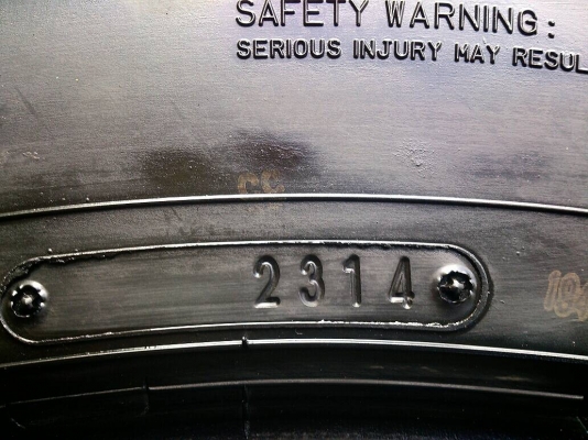 ขายยาง DUNLOP 265/65R17 ยางสัปดาห์ที่23ปี14 ดอกยางหนาสดเท่ากันไม่แตกลายไม่ร้าวไม่มีปะสวยๆ จำนวน 1 ชุด ขายยาง DUNLOP 265/65R17 ยางสัปดาห์ที่23ปี14 ดอกยางหนาสดเท่ากันไม่แตกลายไม่ร้าวไม่มีปะสวยๆ จำนวน 1 ชุด