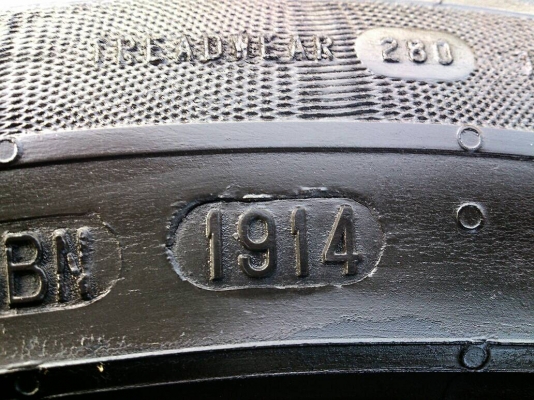 ขายยาง Continental 205/50R17 ยางสัปดาห์ที่19ปี14 ดอกยางเต็มหนาสดนิ่มลึกเท่ากันไม่แตกลายไม่กินข้างไม่มีปะสวยๆ จำนวน 1 ชุด