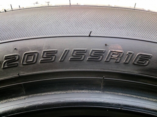 ขายยาง DUNLOP  205/55R16 ยางสัปดาห์ที่14ปี14 ดอกยางสดหนาเท่ากันไม่แตกลายไม่ร้าวไม่กินข้างไม่มีปะ สวยๆ  จำนวน 1 ชุด