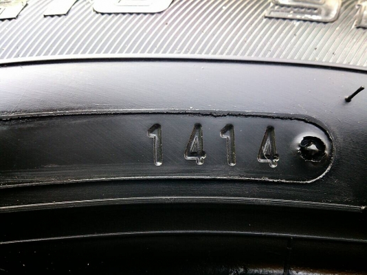 ขายยาง DUNLOP  205/55R16 ยางสัปดาห์ที่14ปี14 ดอกยางสดหนาเท่ากันไม่แตกลายไม่ร้าวไม่กินข้างไม่มีปะ สวยๆ  จำนวน 1 ชุด