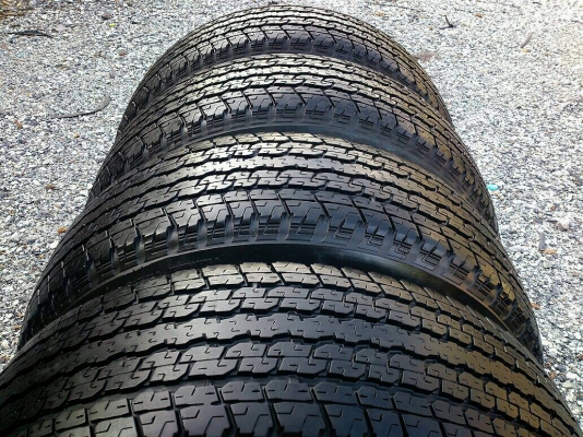 ขายยาง บริดสโตน 245/65R17  ปี14 ยางสวยสดไม่มีปะ จำนวน 1 ชุด