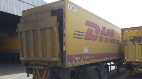 ขายด่วนหางเทรนเลอร์ยาว12.50เมตรมีลิฟหลังขึ้นของราคาเบาๆโทร0856842587