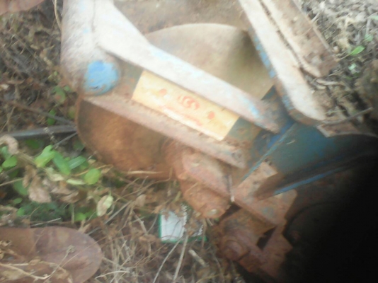 ขายผาน 6*22 LCS.  ใบหนาทุกใบ มี1 ใบที่แตก  โครงสวย ไม่ค่อยได้ใช้งานเก่าเก็บ