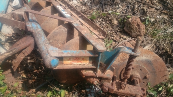 ขายผาน 6*22 LCS.  ใบหนาทุกใบ มี1 ใบที่แตก  โครงสวย ไม่ค่อยได้ใช้งานเก่าเก็บ