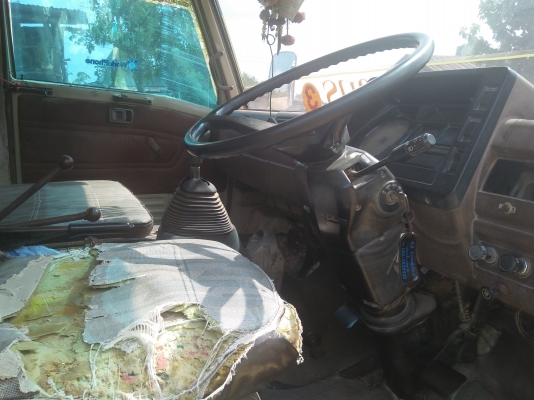 ขายหกล้อดั้มพ์ Hino