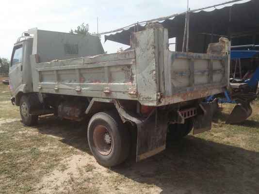 ขายหกล้อดั้มพ์ Hino